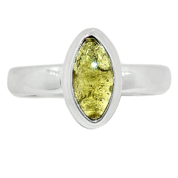 Crisp Oval shaped ring in yellowish gemstone (Moldavite)